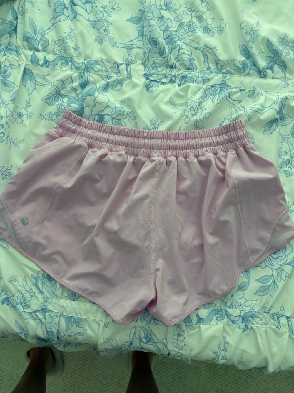 lululemon athletica hotty hot low rise short 2.5” - Picture 3 of 3